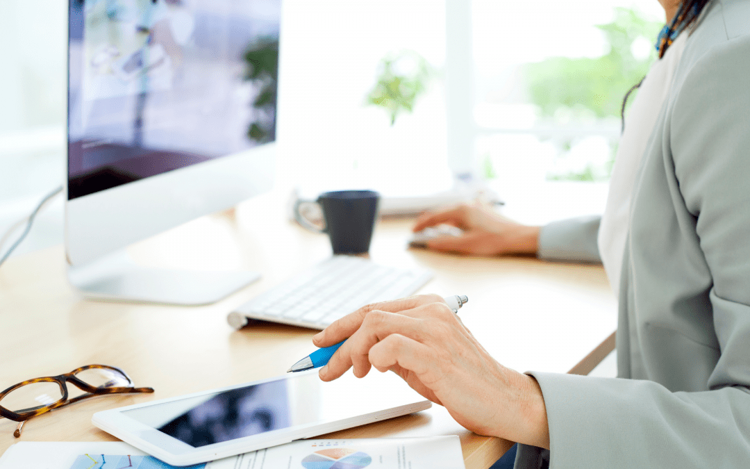 women on computer
