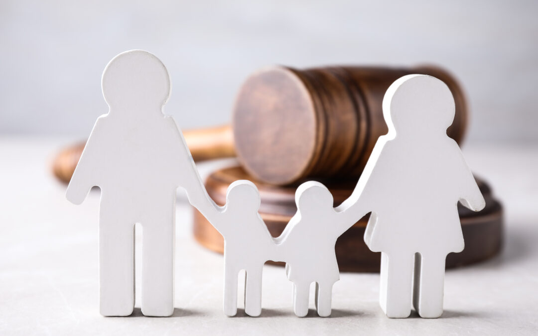 Family law figures in the shape of people and wooden gavel.