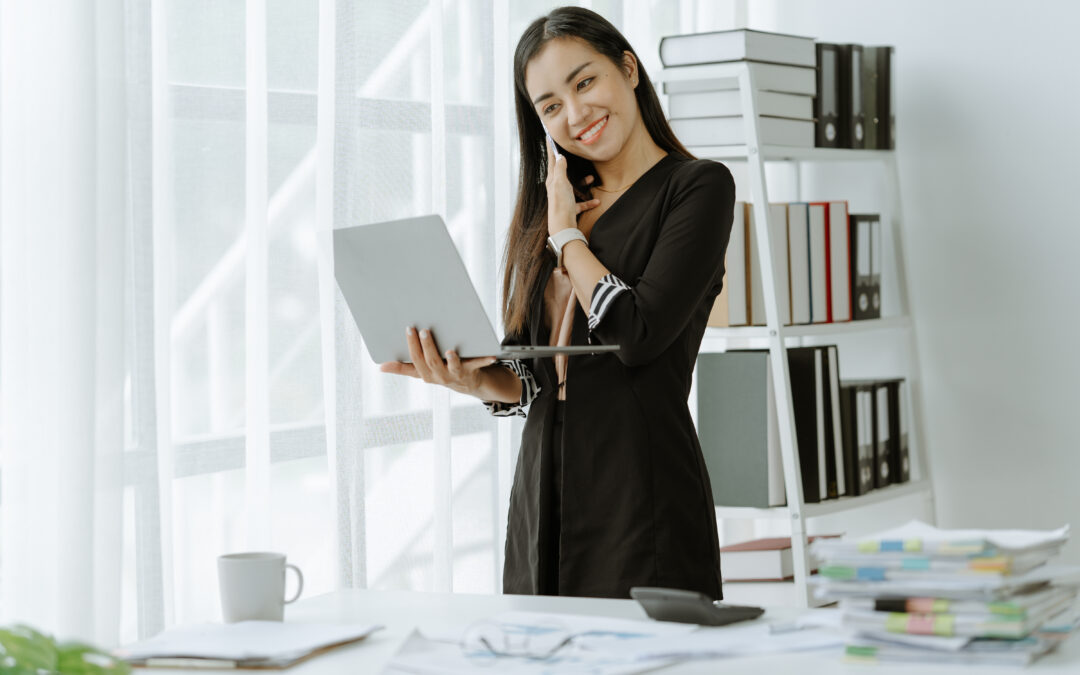 A virtual executive assistant updates her team on project updates and progress.